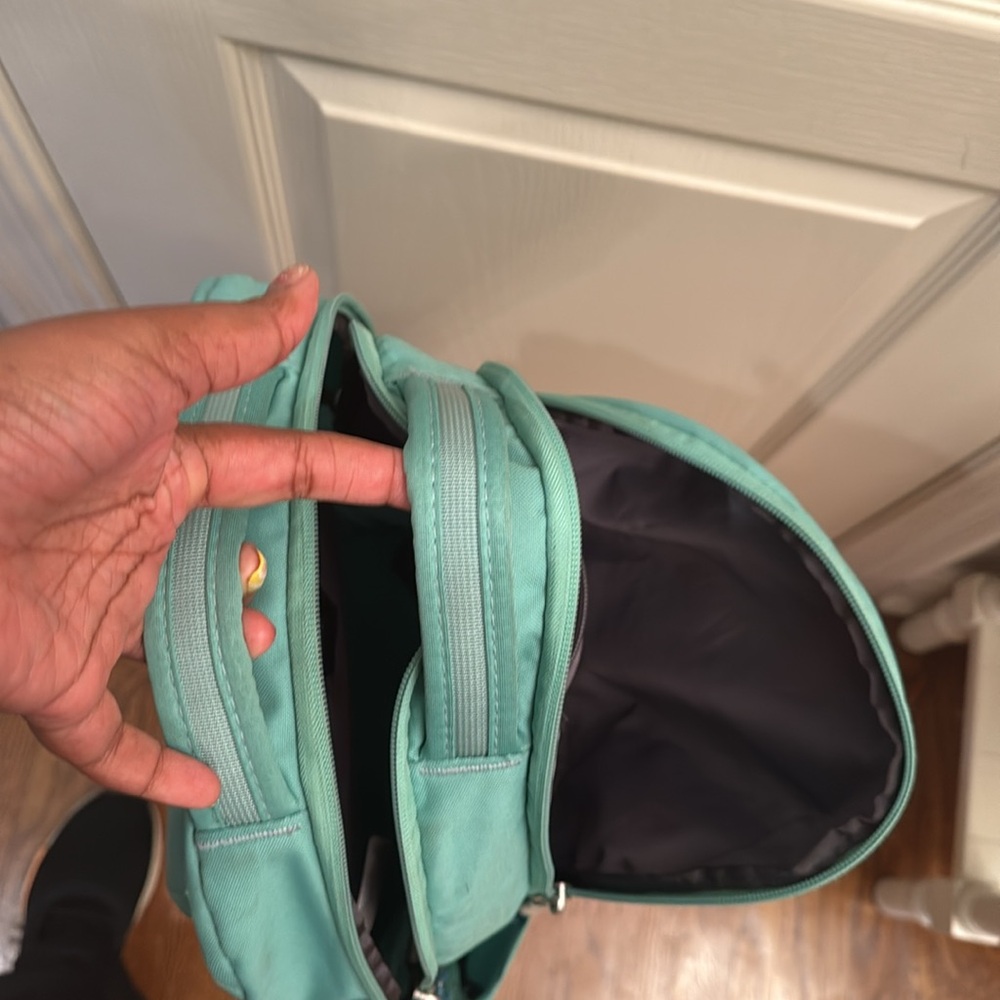 The NORTH FACE Women's Jester Commuter Laptop Backpack Wasabi/Harbor Blue - Picture 6 of 11